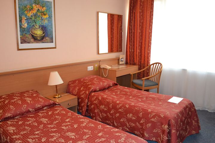 Room 4 of 43