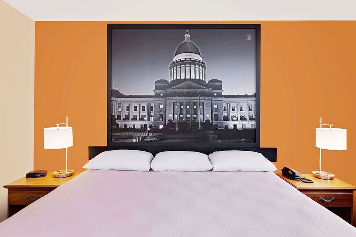 1 King Bed (2 of 8)