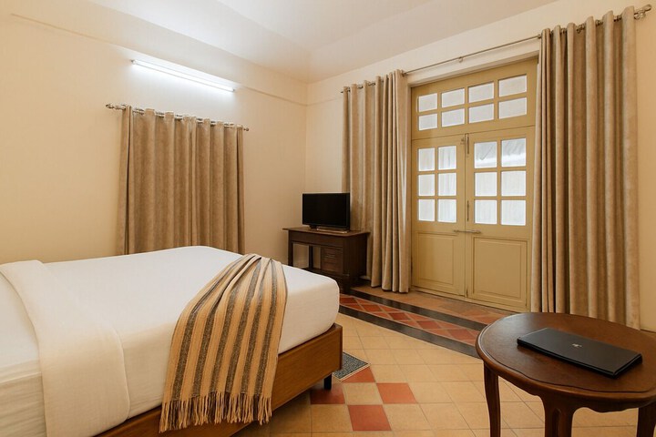 Room 6 of 42