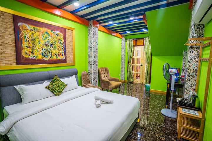 Room 104 of 195