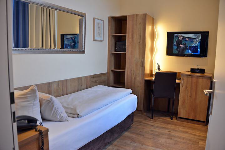 Room 47 of 136