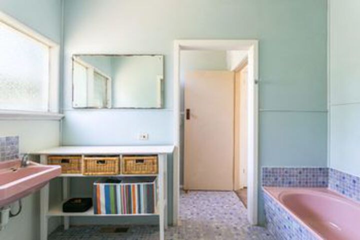 Room 2 of 9