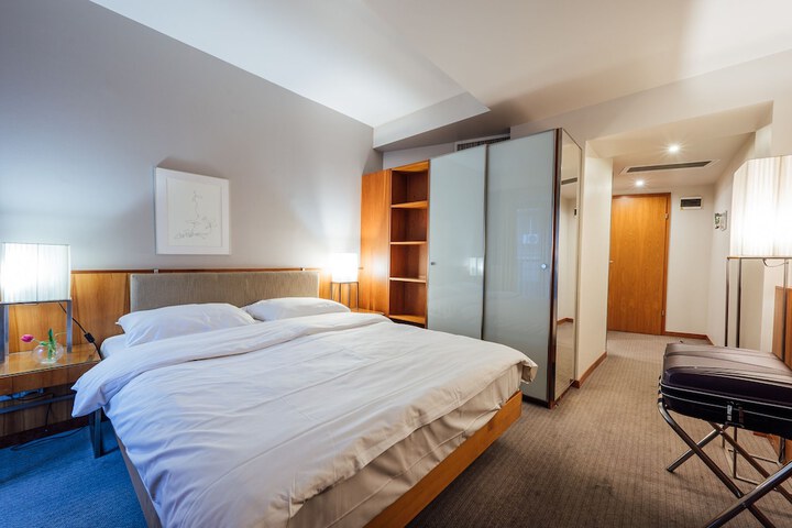 Room 67 of 156