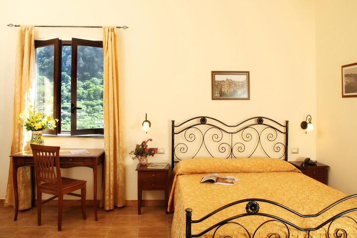 Room 10 of 46