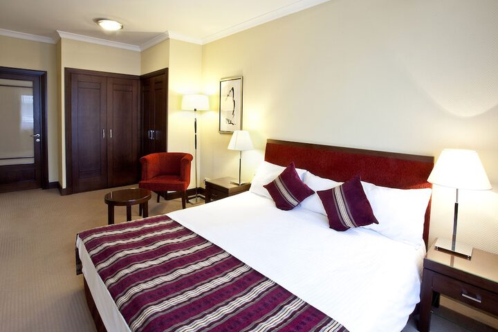 Room 10 of 80