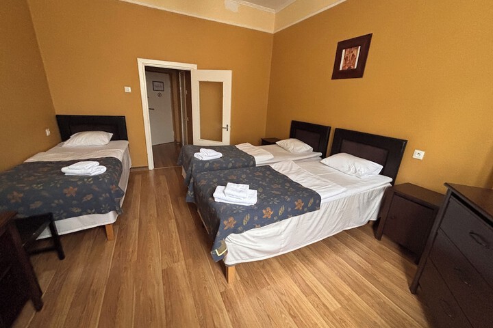 Room 174 of 272