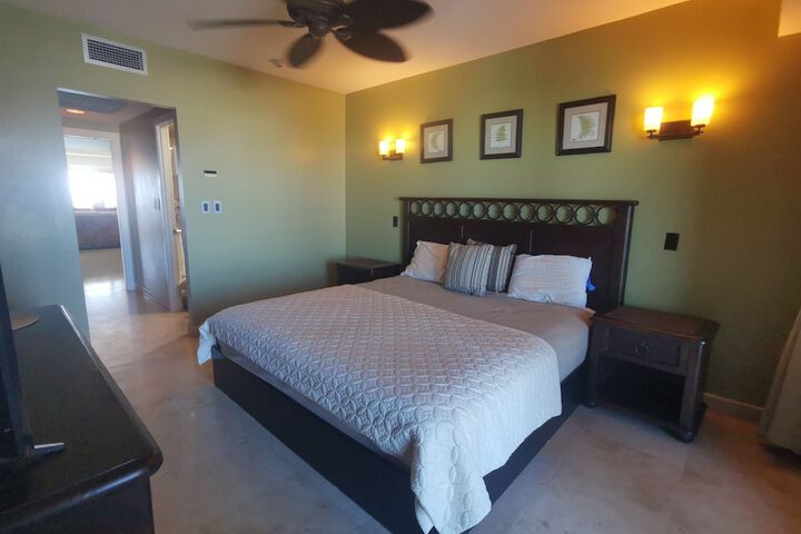 Room 18 of 230