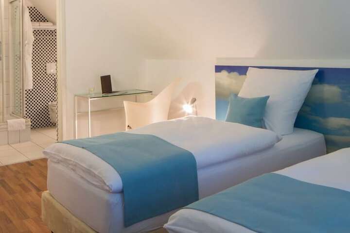 Room 4 of 26