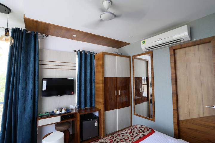 Room 6 of 85