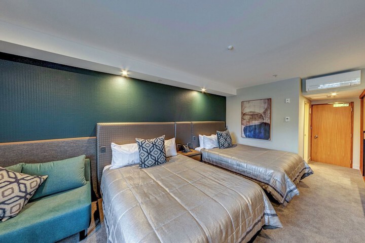 Room 35 of 59