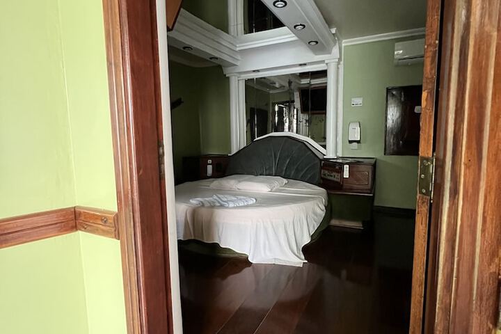 Room 37 of 118