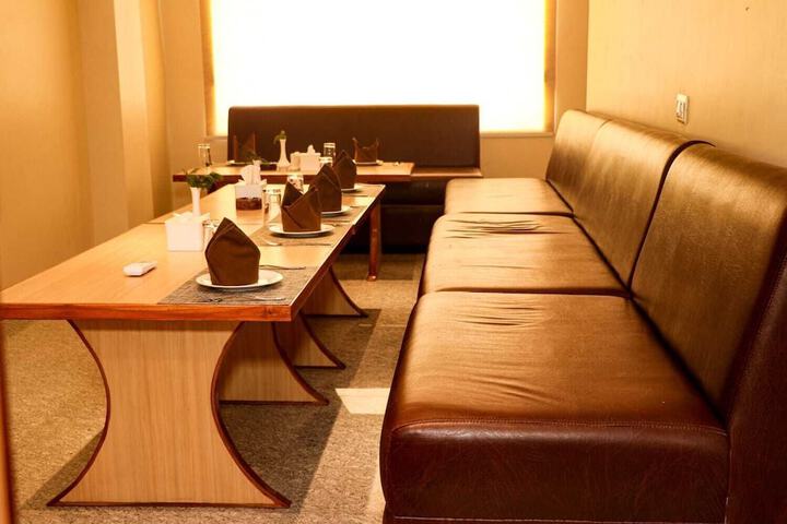 Dining 8 of 11