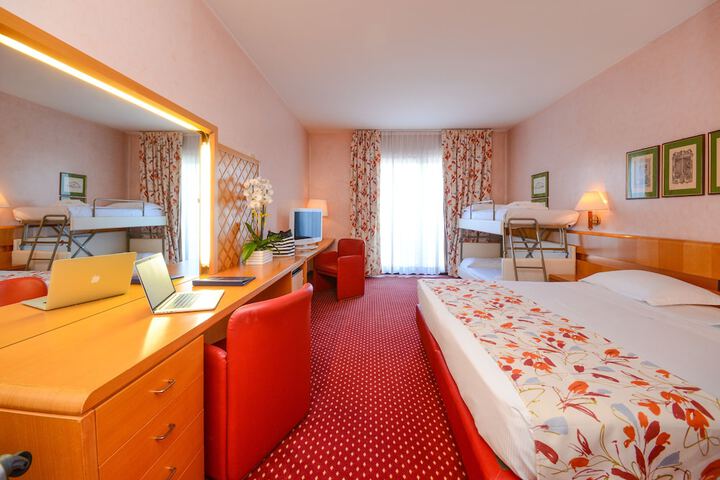 Room 25 of 140