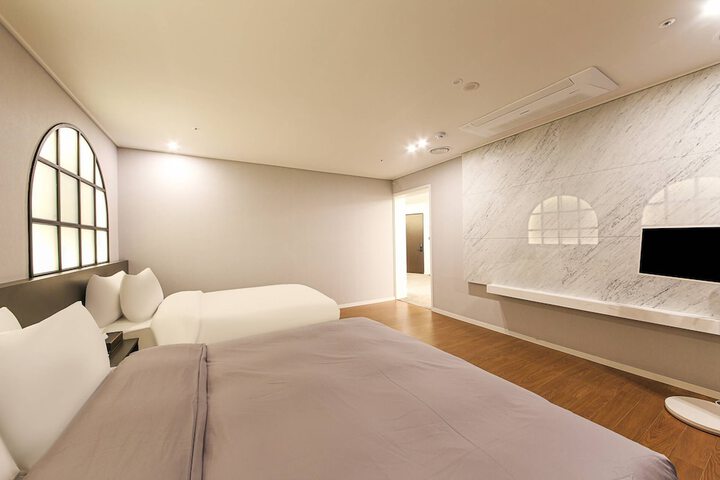 Room 40 of 94