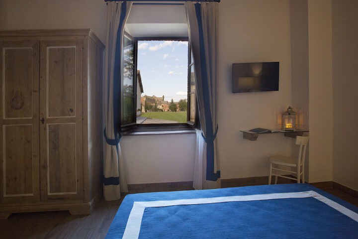 Room 60 of 98