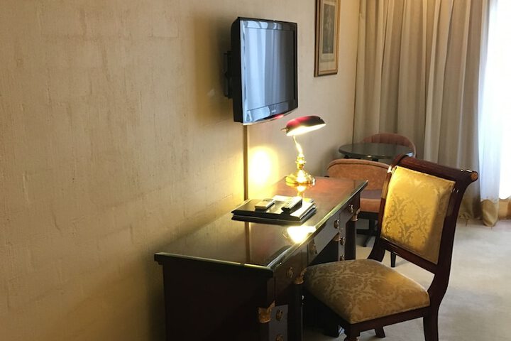 Room 27 of 61