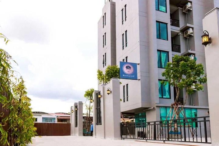 RQ Bangkok Sukhumvit 107 by Collection O