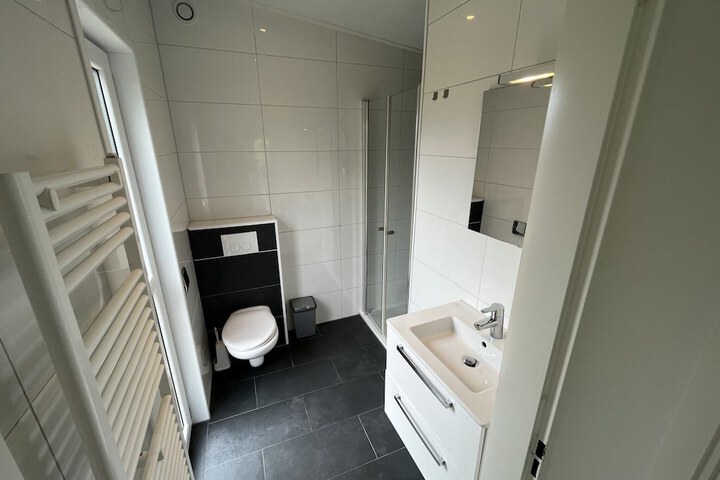 Room 10 of 38