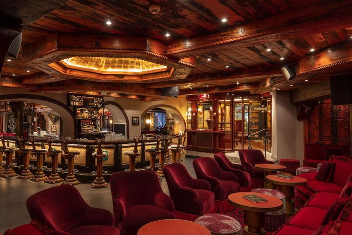 Lounge 61 of 67