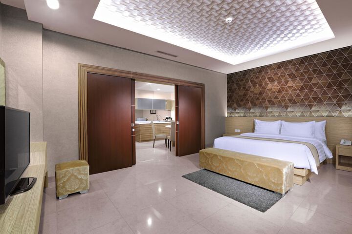 Room 10 of 35