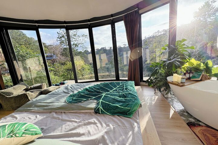 Room 6 of 30