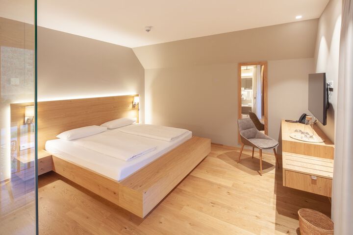 Room 9 of 74