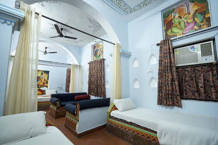 Room 9 of 47