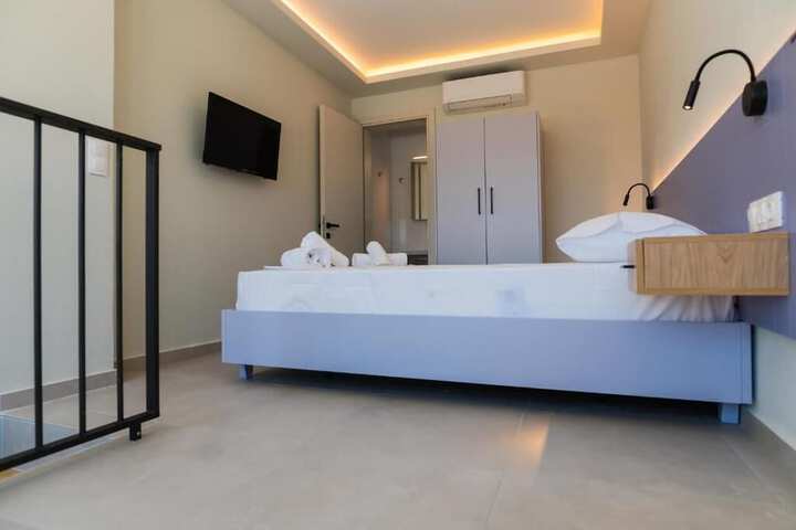 Room 7 of 74