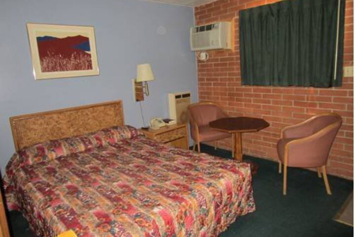 Photo of TOWN HOUSE MOTEL