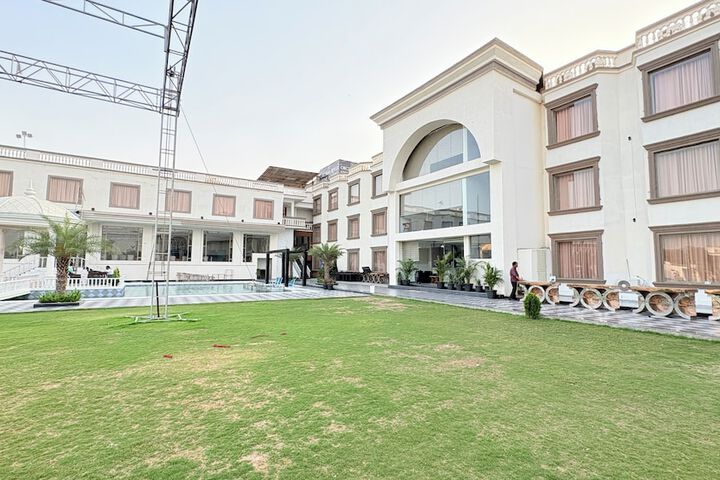 Hotel Exterior 26 of 28