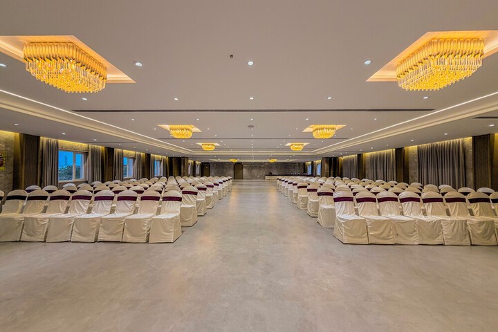 Ballroom/Hall 48 of 59