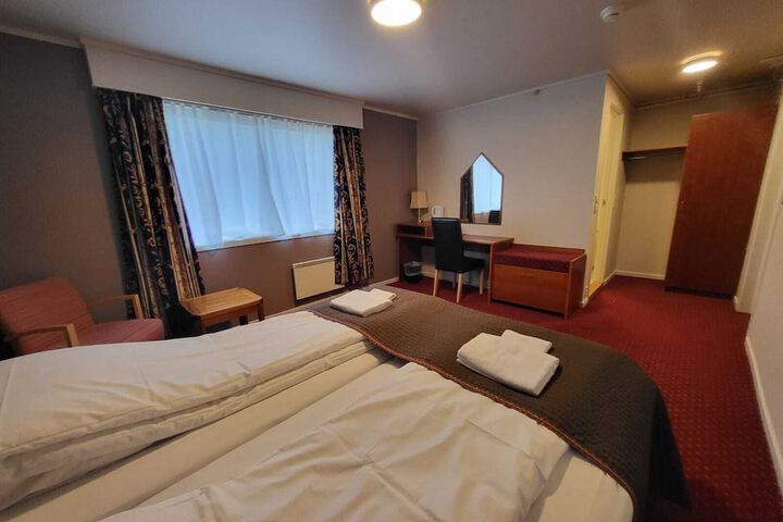 Room 31 of 102