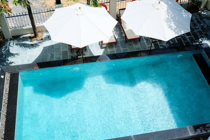 Pool 22 of 33