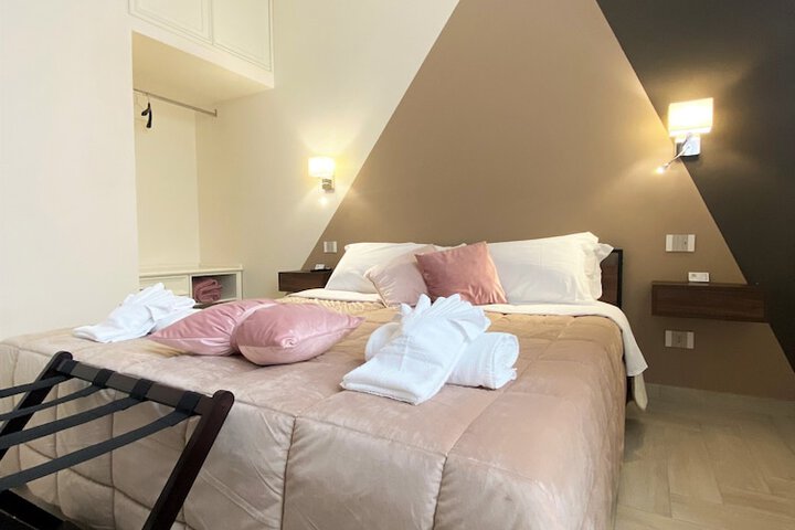 Room 6 of 30