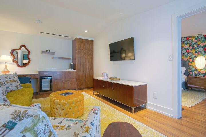 Room 17 of 28
