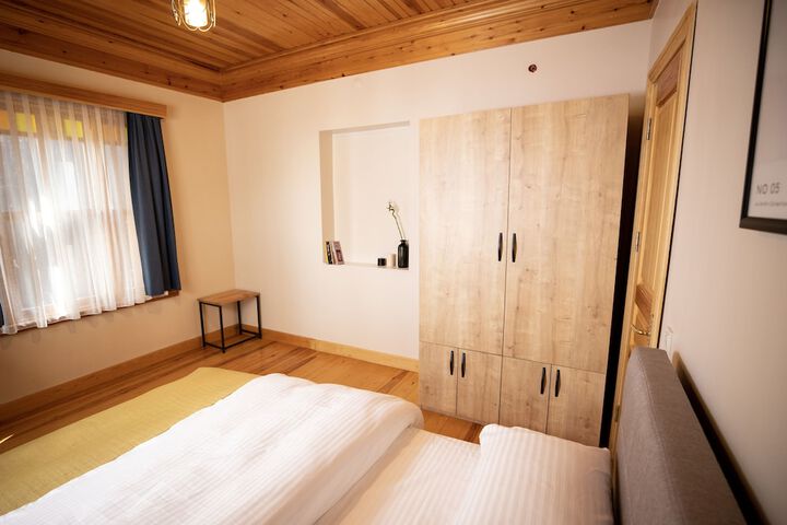 Room 12 of 42