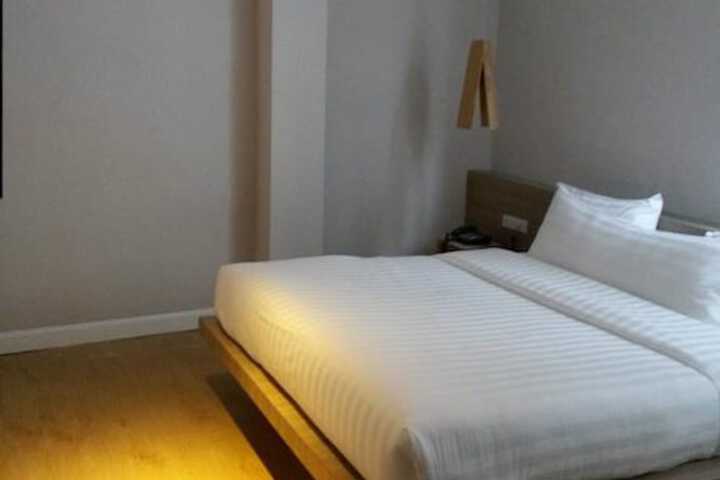 Room 32 of 59