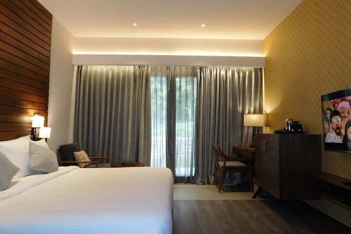 Room 28 of 99