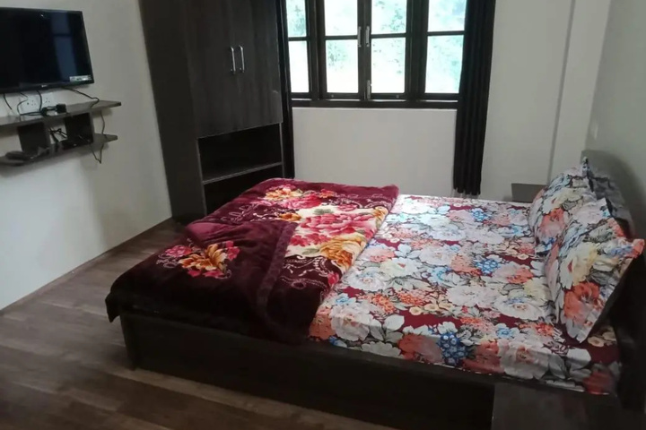 Room 6 of 15
