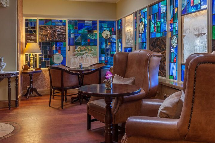 Lounge 54 of 67