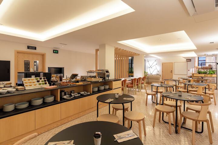 Breakfast/Coffee Service 67 of 78