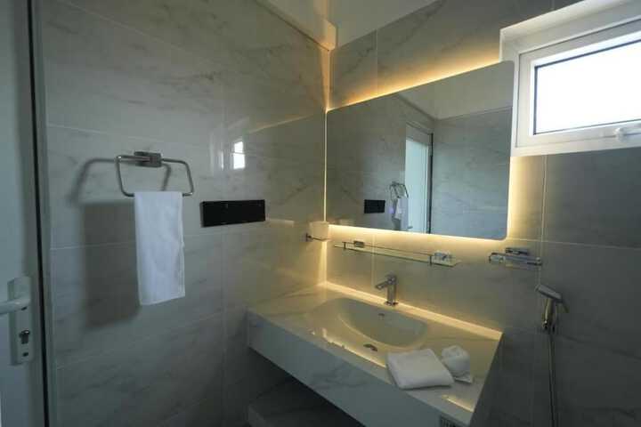 Room 10 of 21