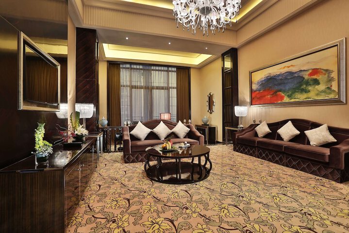 Room 4 of 16