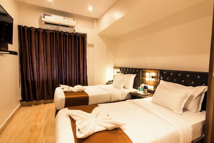Room 6 of 8