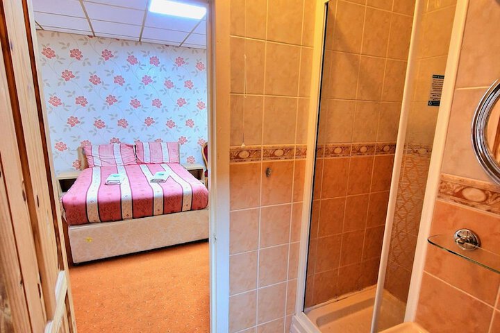 Room 25 of 63