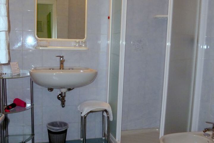 Room 45 of 67