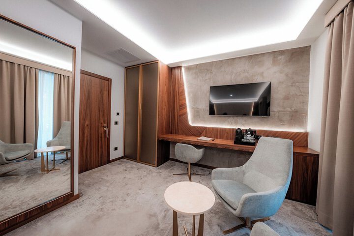 Room 100 of 197