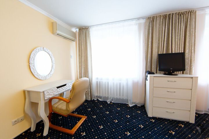 Room 4 of 68
