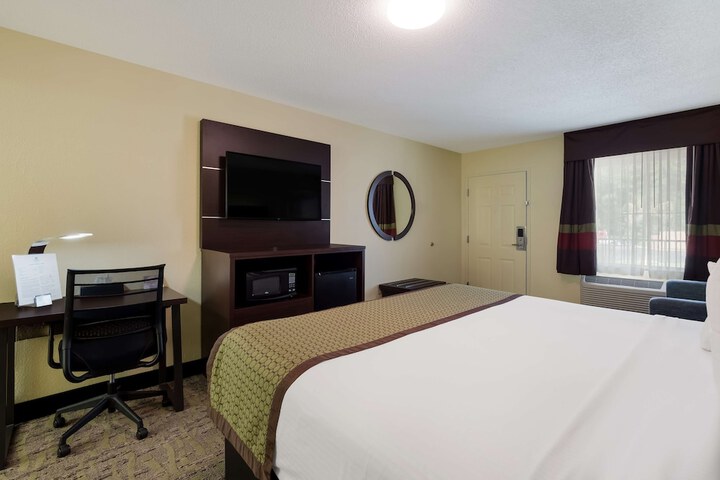 1 King Bed (15 of 18)