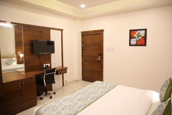 Room 18 of 28